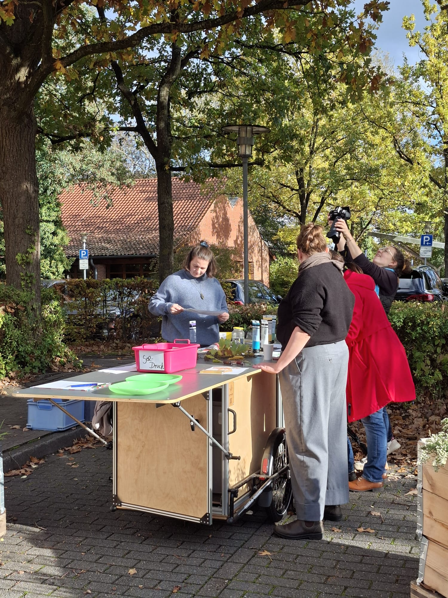 Mehr über den Artikel erfahren Einweihung des neuen Fahrradanhängers der Gemeinde Stuhr und der Kunstschule